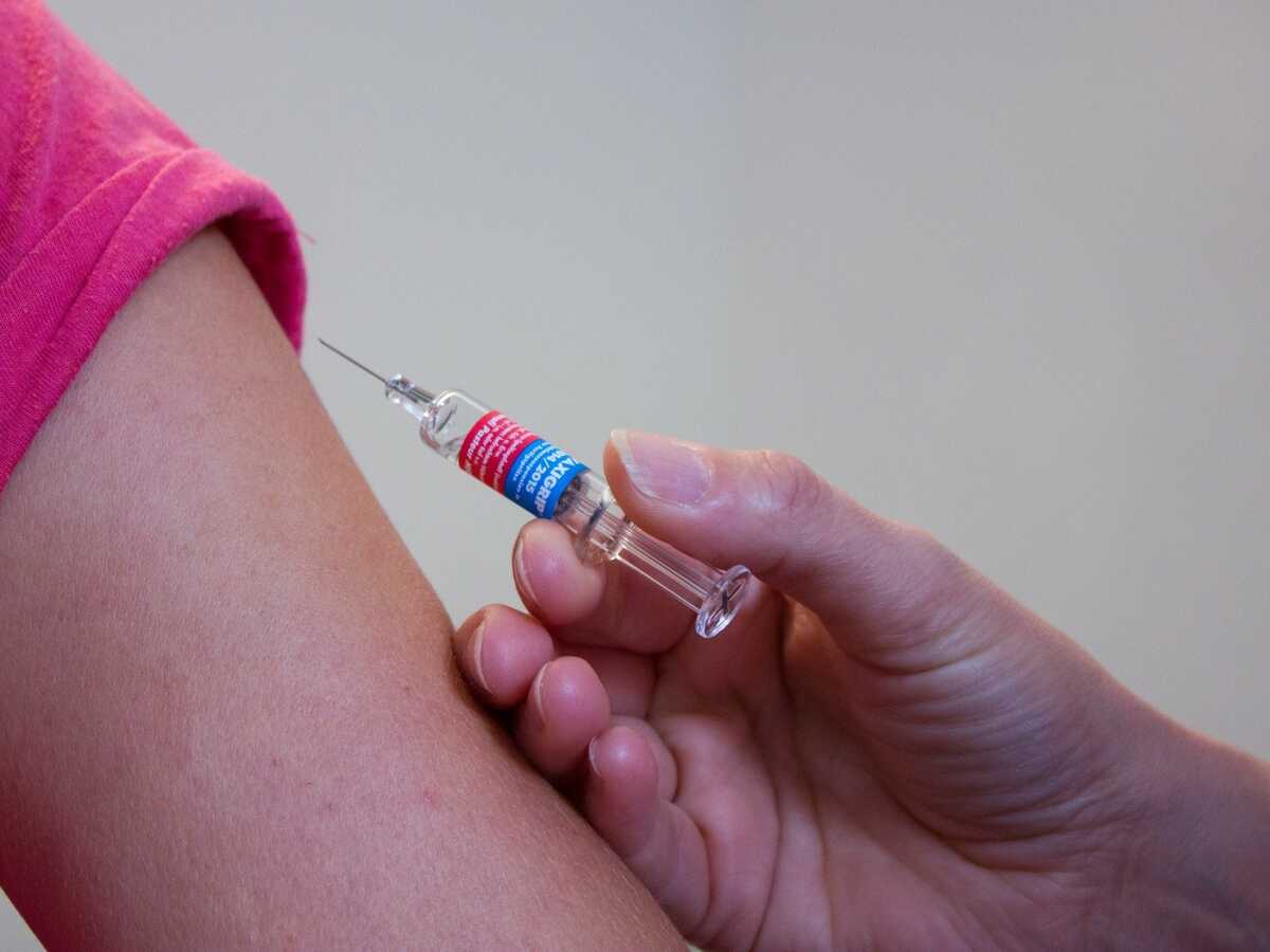 La fondation Abbé Pierre vaccine les sans-abri et regrette qu'ils ne soient pas prioritaires